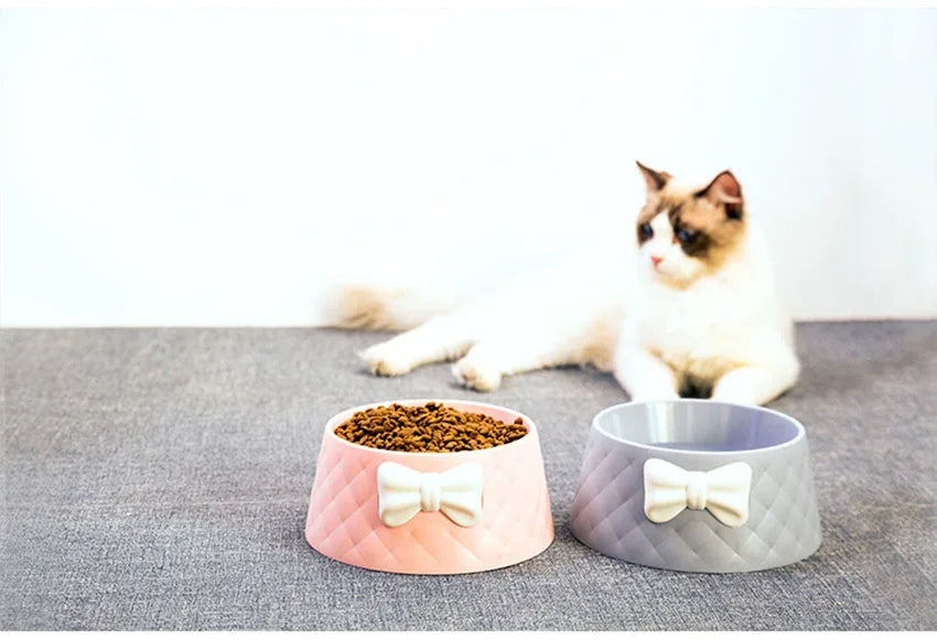 Futternäpfe für Hunde und Katzen mit Schleifen