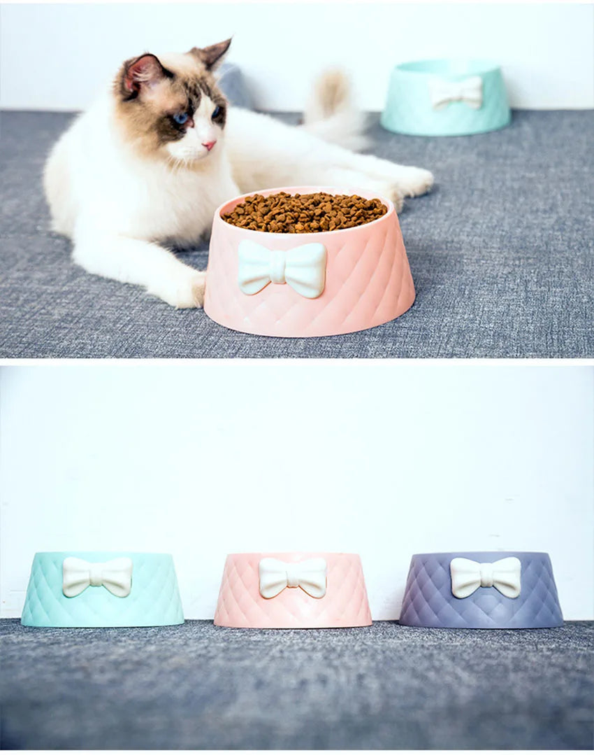 Futternäpfe für Hunde und Katzen mit Schleifen