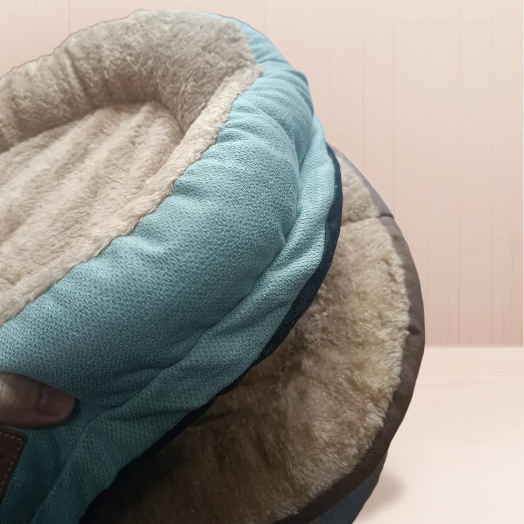 Hundebett oder Katzenbett für drinnen und draußen